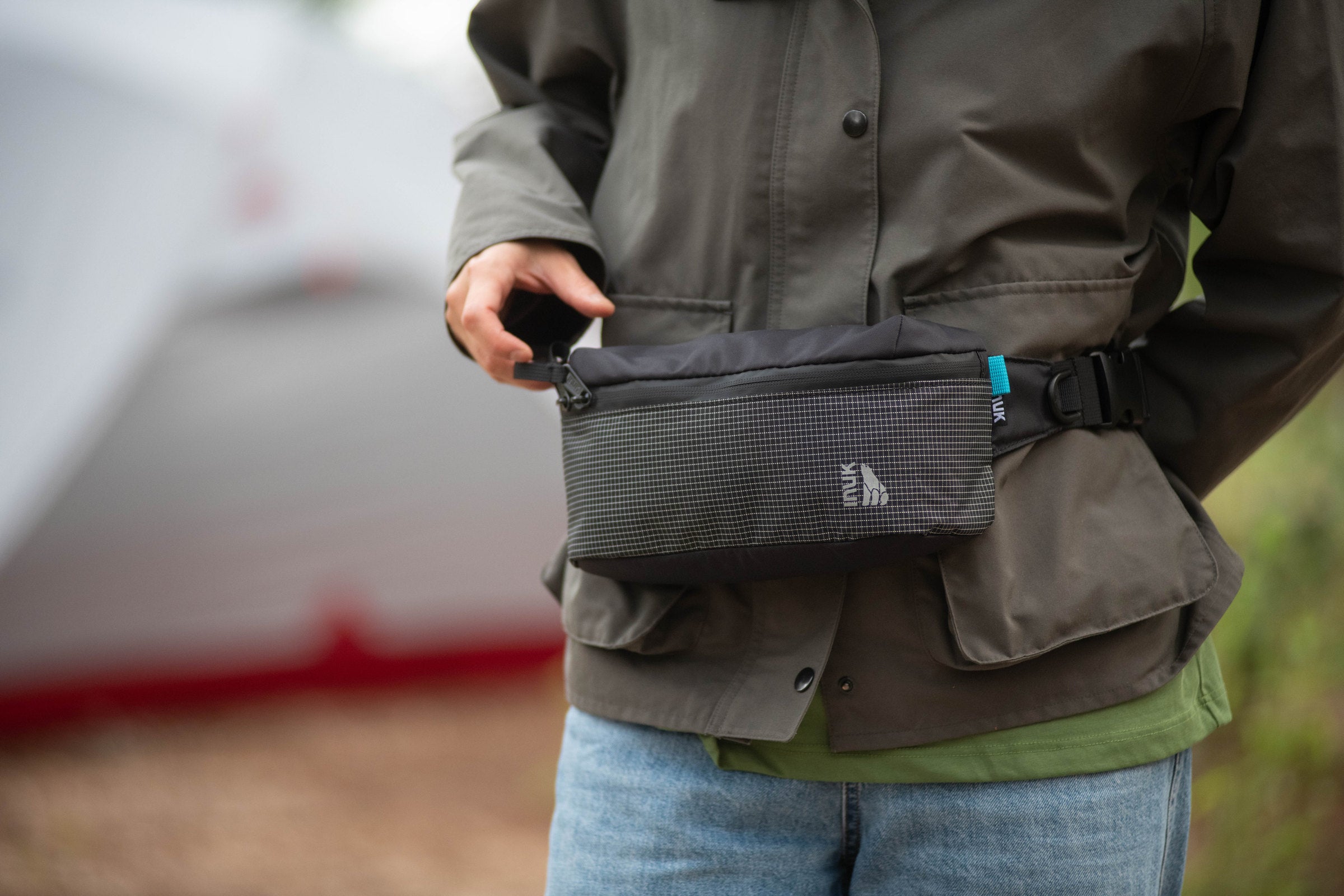 Person wearing an INUK ARC waist bag outdoors